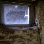 Mold contamination around windows and surrounding mortar - Root cause: Leaking window frame